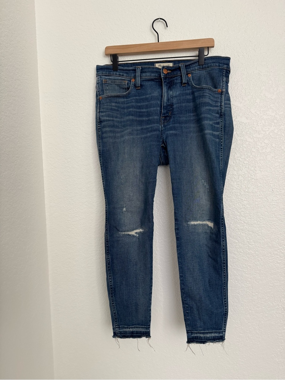Madewell 9” Skinny High-Rise Dark Blue Distressed Women’s Skinny Jeans